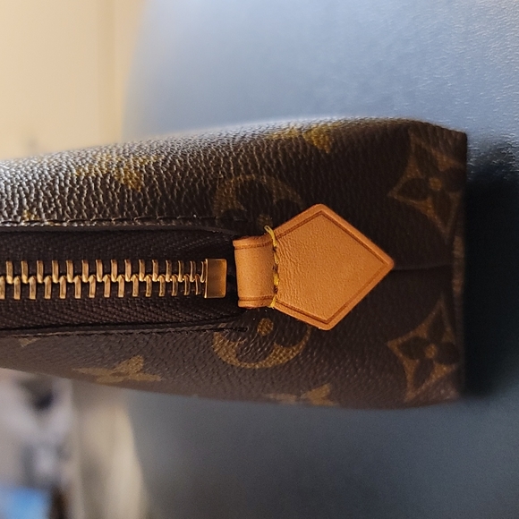Louis Vuitton Monogram Cosmetic Pouch GM - Picture 6 of 11